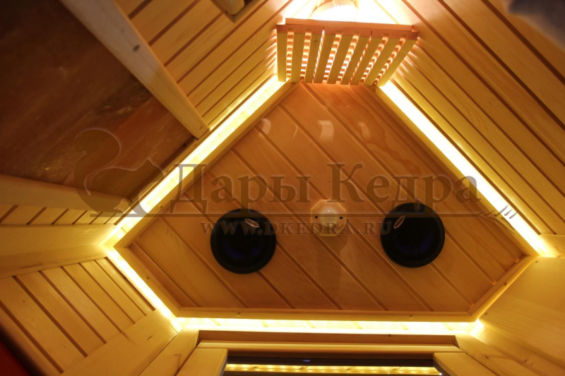 Одноместная угловая инфракрасная сауна кабина из кедра и липы с керамическими излучателями